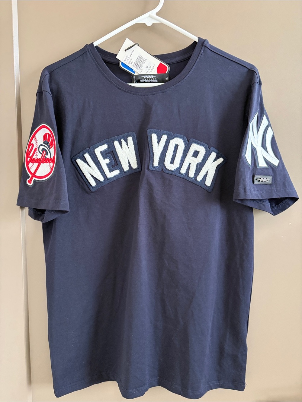 Pro Standard NY Yankees Logo Tee